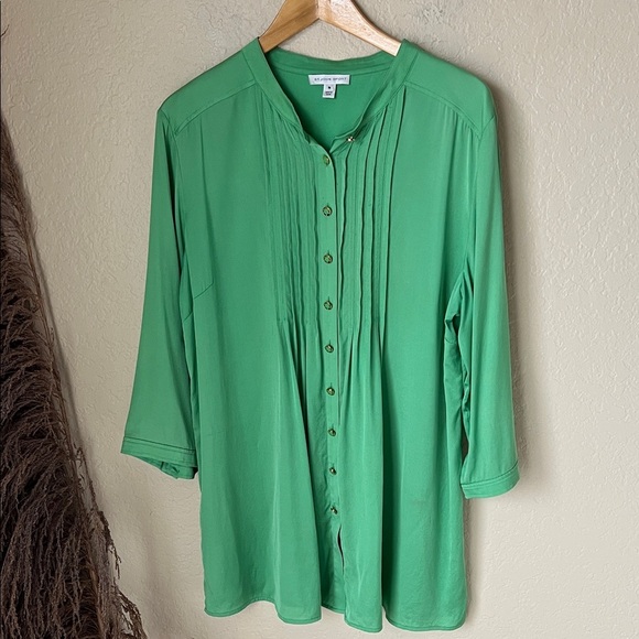 St. John sport vintage silk stretch green button blouse - Picture 2 of 12